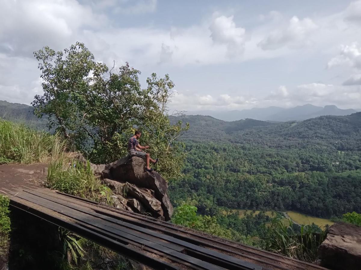 Jungle Village Homestay Pinnawala  Eksteriør billede